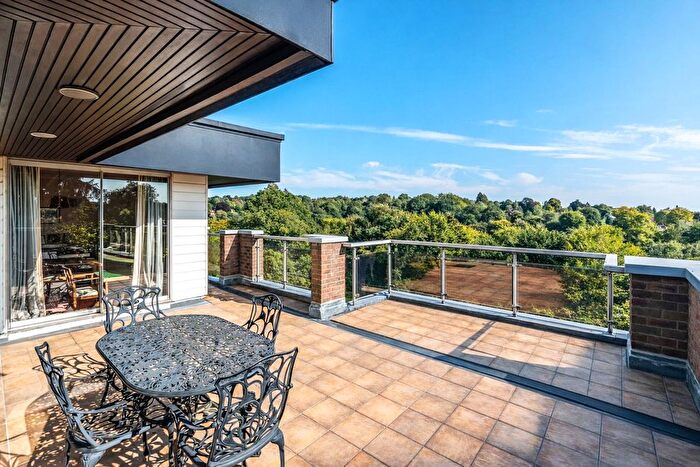 3 Bedroom Flat For Sale In West Hill, Oxted, Surrey, RH8