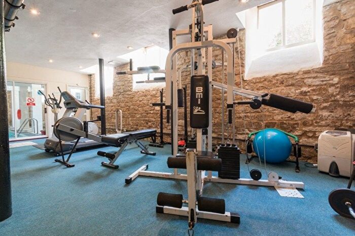 2 Bedroom Flat For Sale In Dunkirk Mills, Inchbrook, Stroud, GL5