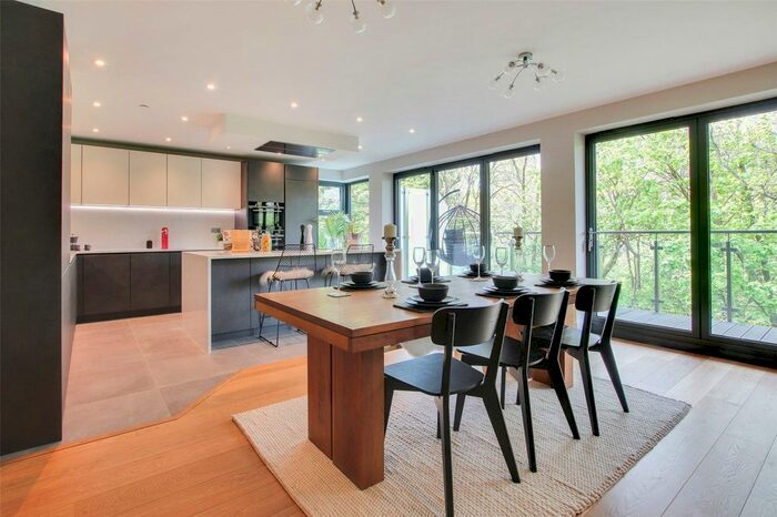 3 Bedroom Flat To Rent In Granville Road, Sevenoaks, Kent, TN13