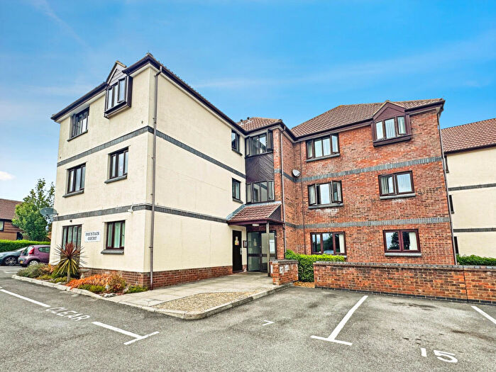 2 Bedroom Flat To Rent In Fountain Court Abbotswood, Yate, BS37