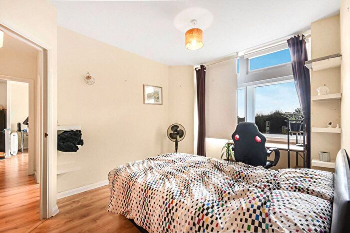 2 Bedroom Flat To Rent In Newington Causeway, Elephant And Castle, London, SE1