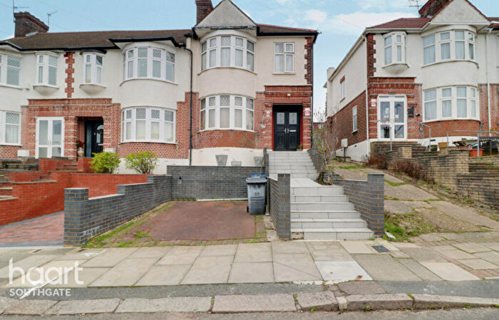 3 Bedroom End Of Terrace House For Sale In Ferney Road, Barnet, EN4