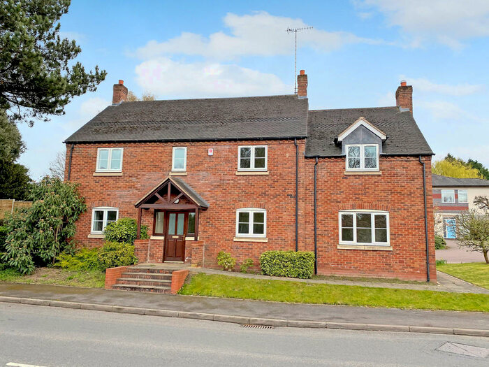 5 Bedroom Link Detached House To Rent In Newton Road, Burton-on-Trent, DE15
