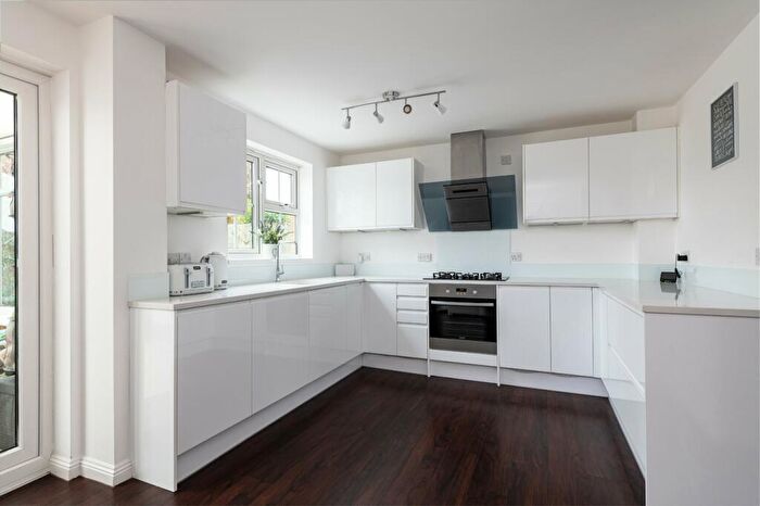 4 Bedroom Detached House For Sale In Grenadier Close, Rainham Gillingham, ME8