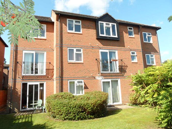 2 Bedroom Flat To Rent In Wethered Road, Marlow, SL7