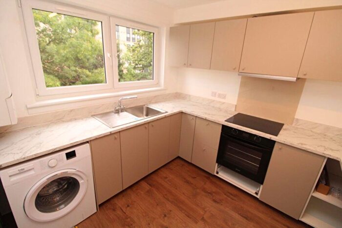 2 Bedroom Flat To Rent In Main Street, Glasgow, G40