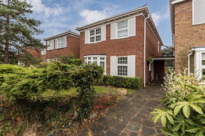 4 Bedroom House To Rent In Cotswold Close, Kingston Upon Thames, KT2