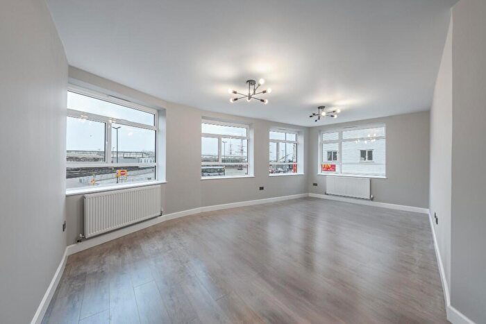 3 Bedroom Flat To Rent In The Hard, Portsmouth, Hampshire, PO1