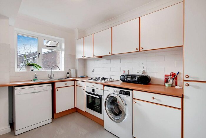 2 Bedroom Flat To Rent In Fleetwood Close, East Croydon, Croydon, CR0