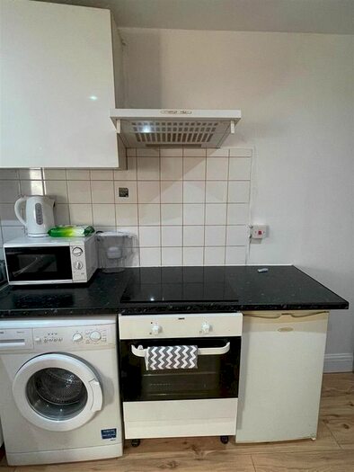 Studio To Rent In Ashley Drive, Osterley, Isleworth, TW7