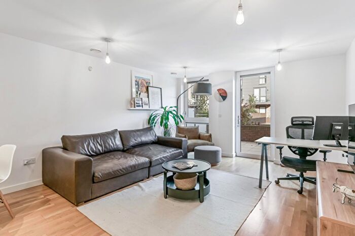 1 Bedroom Flat To Rent In Baltic Avenue, Brentford, London, TW8