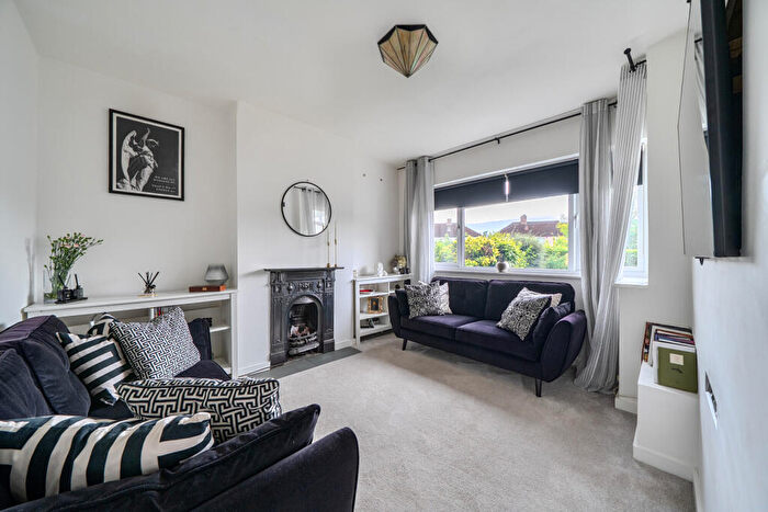 4 Bedroom Terraced House For Sale In Bramdean Gardens, Lee, SE12