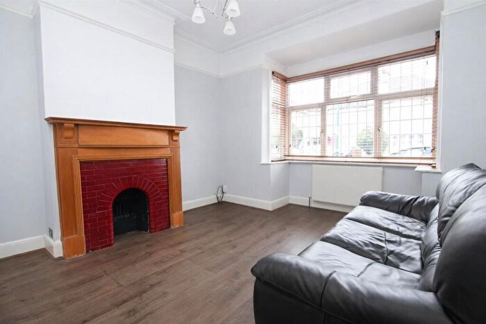 3 Bedroom Detached House For Sale In St. James Avenue, Sutton, SM1