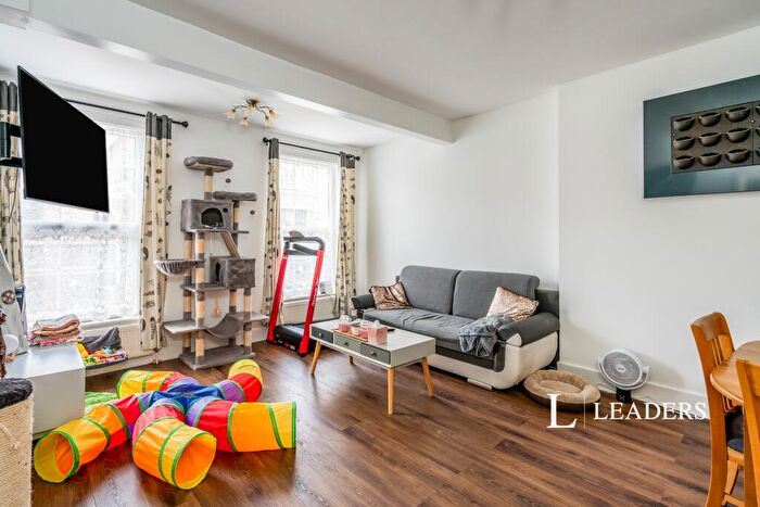 3 Bedroom Maisonette To Rent In High Street, PO21