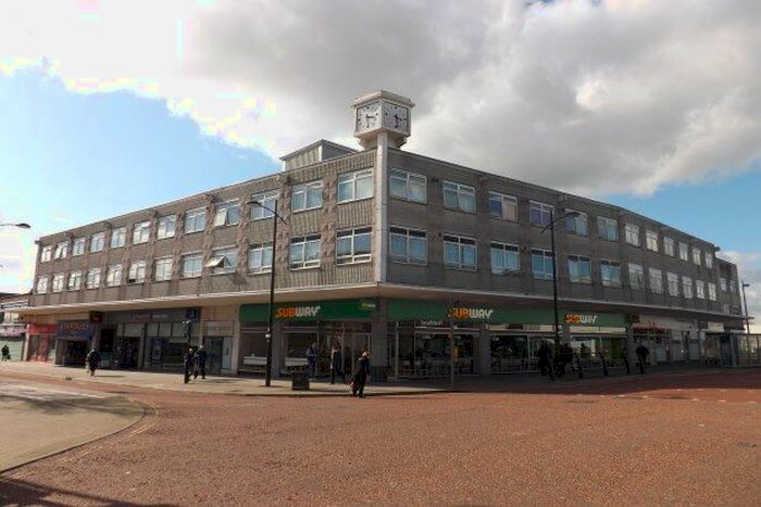 2 Bedroom Flat To Rent In Clock House, Waterlooville, PO7