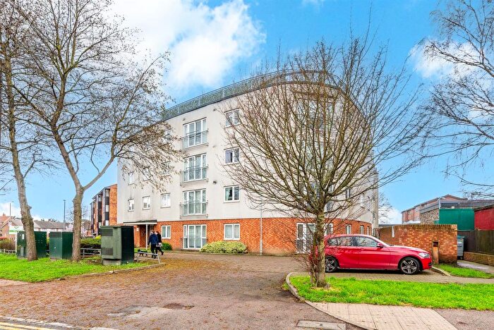 2 Bedroom Flat For Sale In Burnt Ash Lane, Bromley, BR1