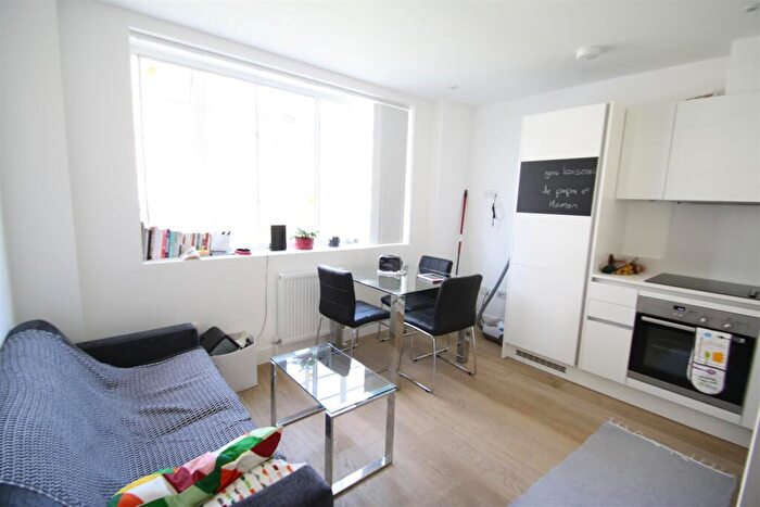 Flat To Rent In Sail Loft Court, Dod Street, London, E14