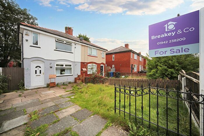 3 Bedroom Semi-Detached House For Sale In Ridyard Street, Wigan, WN5