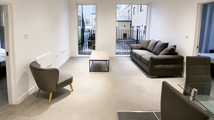 2 Bedroom Flat To Rent In Burlington Square, Boundary Lane, Manchester, M15