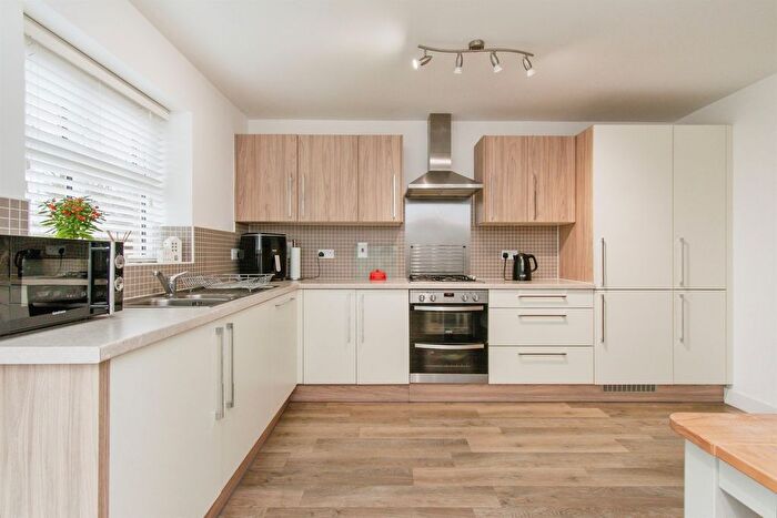 4 Bedroom Detached House For Sale In Netherwood Avenue, Castleford, WF10