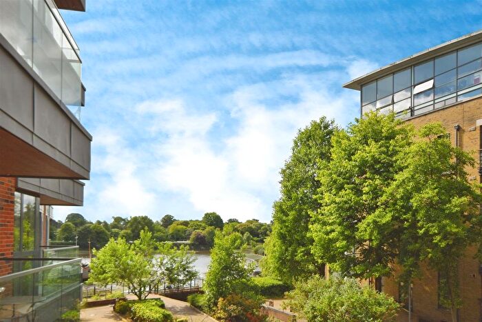 1 Bedroom Flat For Sale In High Street, Brentford, TW8