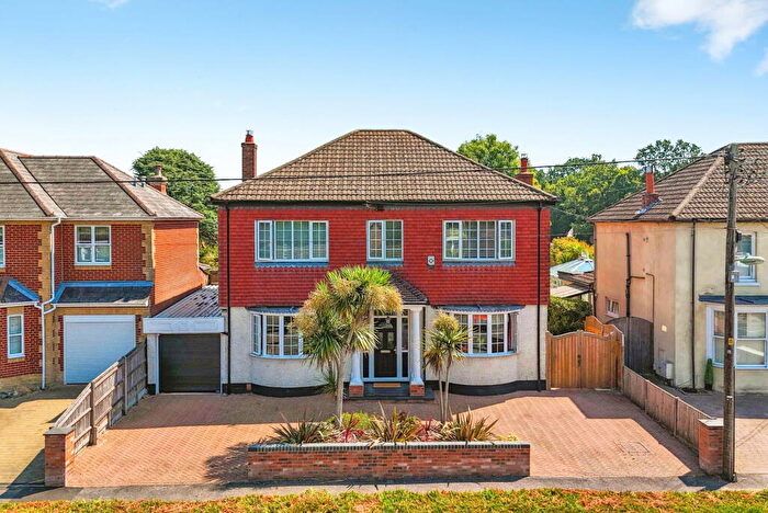 4 Bedroom Detached House For Sale In Hound Road, Netley Abbey, Southampton, SO31