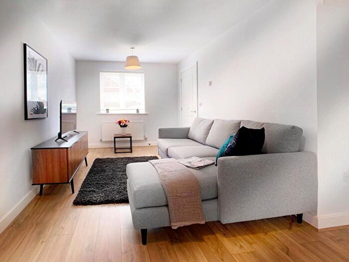 2 Bedroom Flat To Rent In Wokingham, RG40