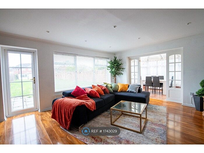 5 Bedroom Detached House To Rent In Alcott Lane, Birmingham, B37