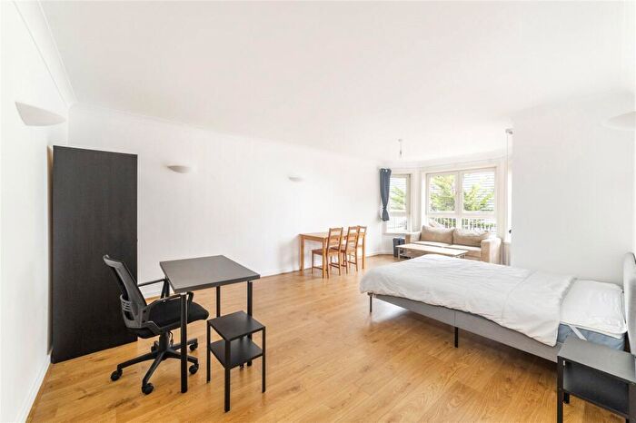 2 Bedroom Flat To Rent In Hera Court, Homer Drive, E14