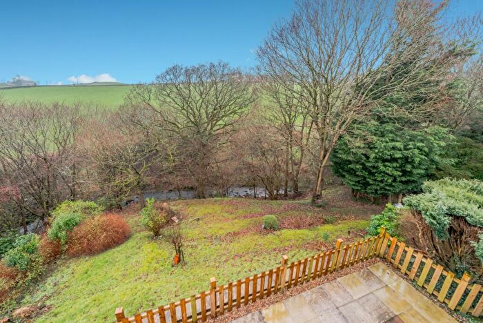 4 Bedroom Detached House For Sale In Tweedy Street, Wilsden, Bradford, BD15