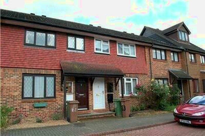 Terraced House To Rent In Vellum Drive, Carshalton, Surrey, SM5