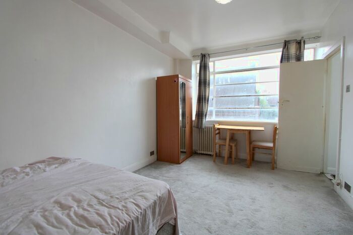 Studio To Rent In Du Cane Court, Balham, SW17