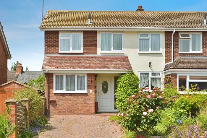 4 Bedroom Semi-Detached House For Sale In The Limes, Stony Stratford, Milton Keynes, Buckinghamshire, MK11