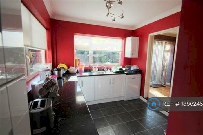 6 Bedroom Semi-Detached House To Rent In Gothic Close, Dartford, DA1