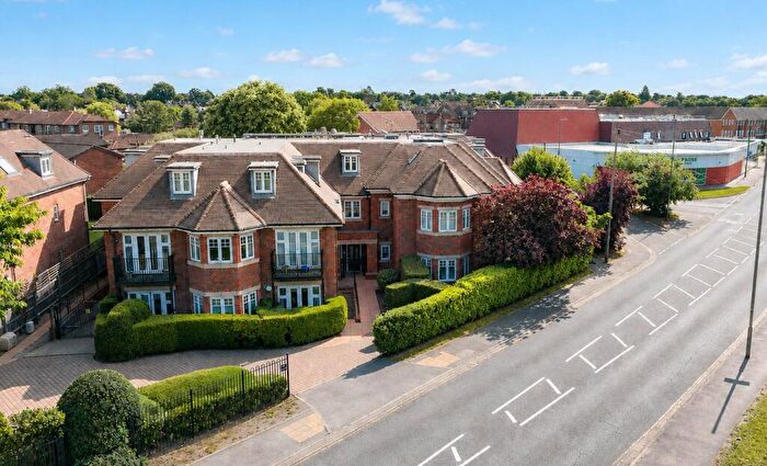 3 Bedroom Apartment For Sale In Between Streets, Cobham, Surrey, KT11