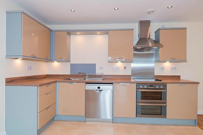 2 Bedroom Flat To Rent In Foster House, Borehamwood, WD6