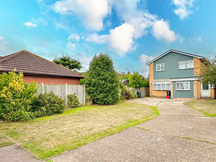 5 Bedroom Detached House For Sale In Pembroke Gardens, Holland-On-Sea, Essex, CO15