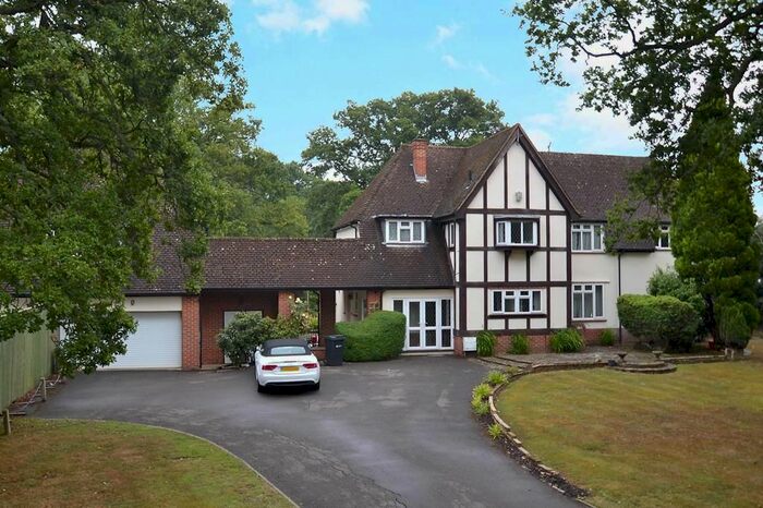 4 Bedroom Detached House To Rent In Pachesham Park, Leatherhead, KT22