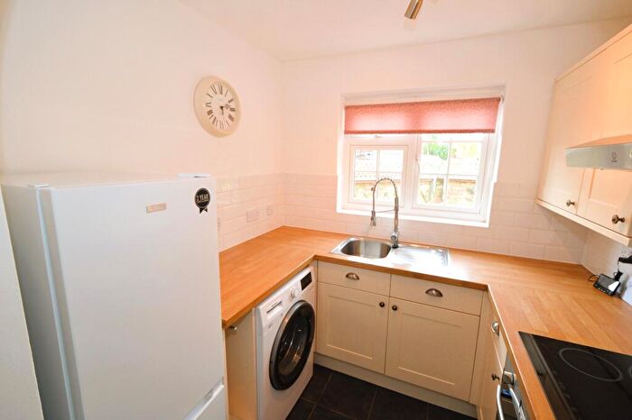 1 Bedroom Ground Maisonette To Rent In High Street, Bagshot, GU19