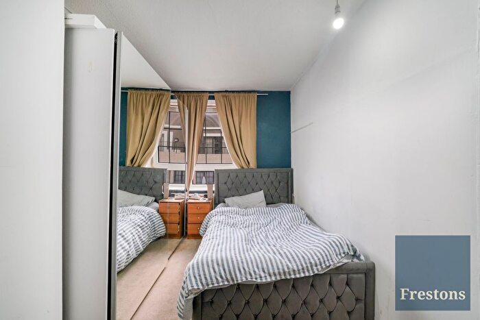 2 Bedroom Flat For Sale In Bernard House, Toynbee Street, London, E1
