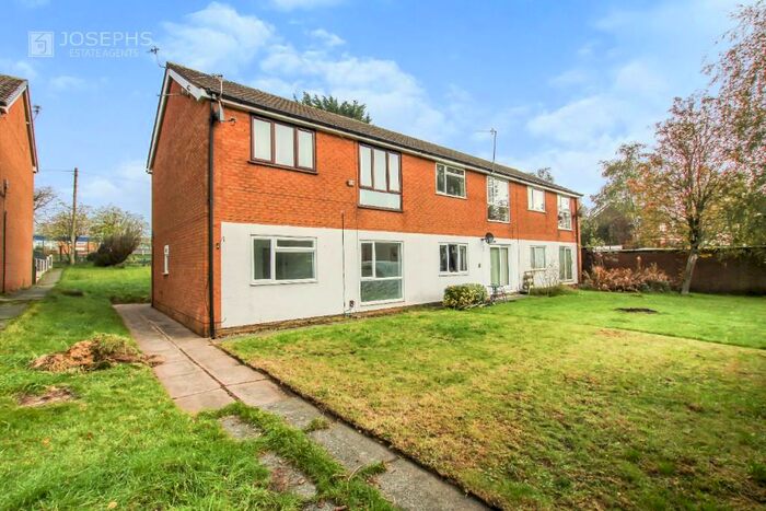 2 Bedroom Ground Flat To Rent In Alexandria Drive, Bolton, Greater Manchester, BL5