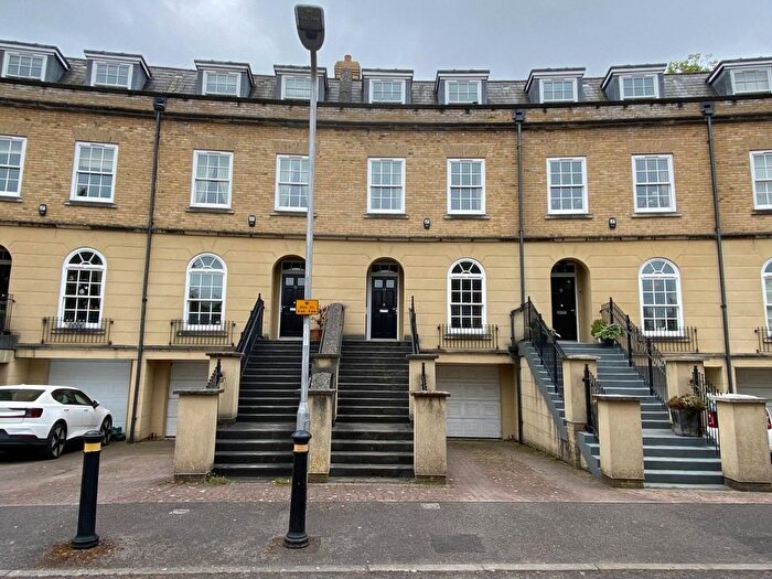 4 Bedroom Town House To Rent In Cadugan Place, Reading, Berkshire, RG1