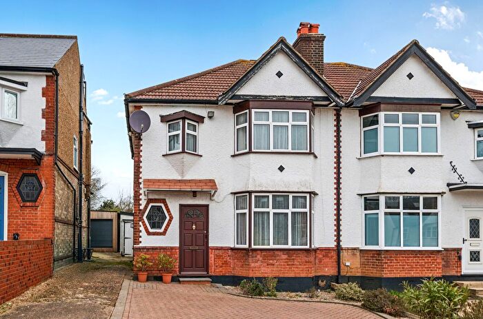 3 Bedroom Semi Detached House For Sale In Meadway, Barnet, EN5