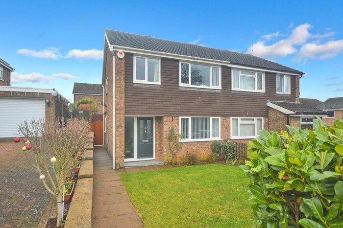 3 Bedroom Semi-Detached House For Sale In Dowthorpe Hill, Earls Barton, Northampton, NN6