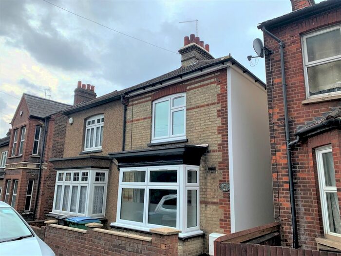 3 Bedroom Property To Rent In Wiggenhall Road, Watford, WD18