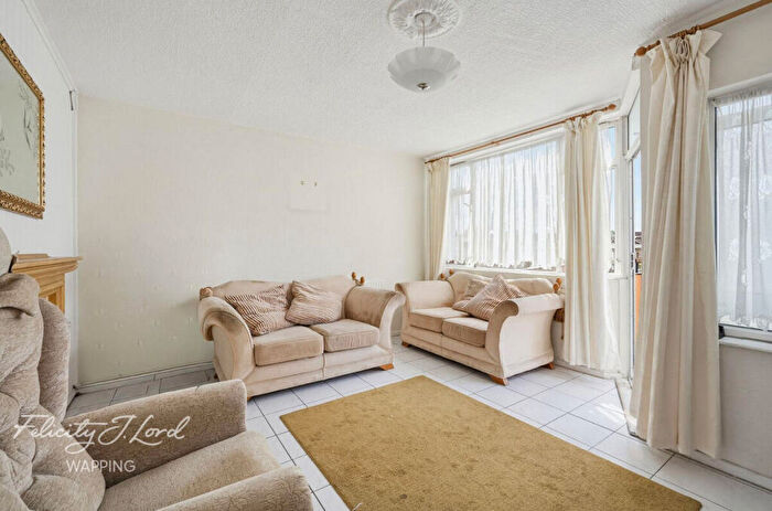 3 Bedroom Flat For Sale In Wellesley Street, London, E1
