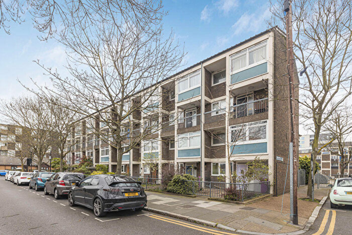 3 Bedroom Maisonette For Sale In Mcausland House, Wrights Road, Bow, E3
