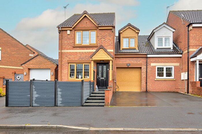 3 Bedroom Semi-Detached House For Sale In Wood Lane, Castleford, WF10