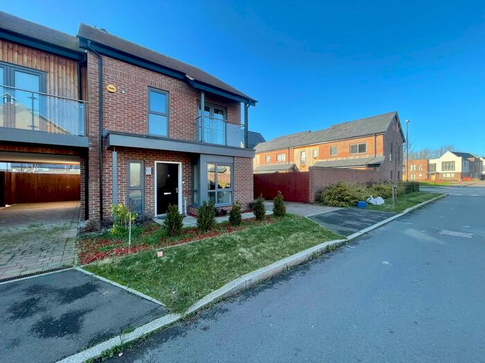 3 Bedroom Property To Rent In Flowers Mews, Oakgrove, Milton Keynes, MK10