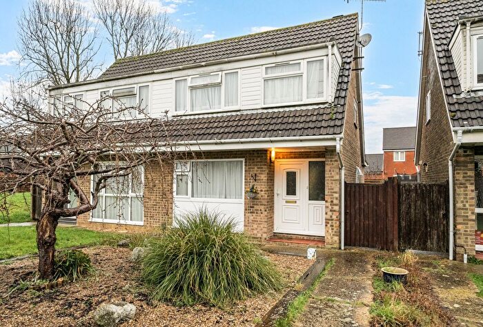 4 Bedroom Semi Detached House For Sale In Chesters, Horley, Surrey, RH6